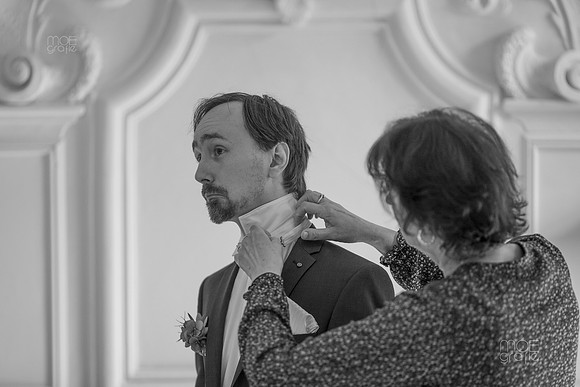 102-christin-robert-getting ready Robert-0306