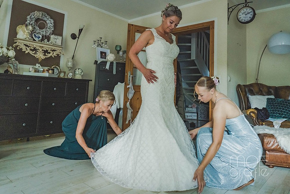 058-sanni-markus-getting ready Braut-2678