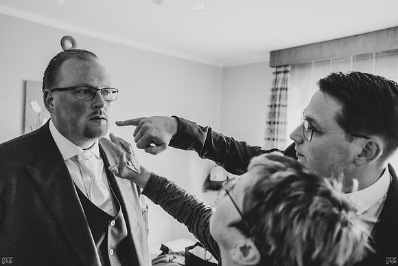 021-hochzeit-sandra-phillip-lwl-getting-ready-Phillip-0725