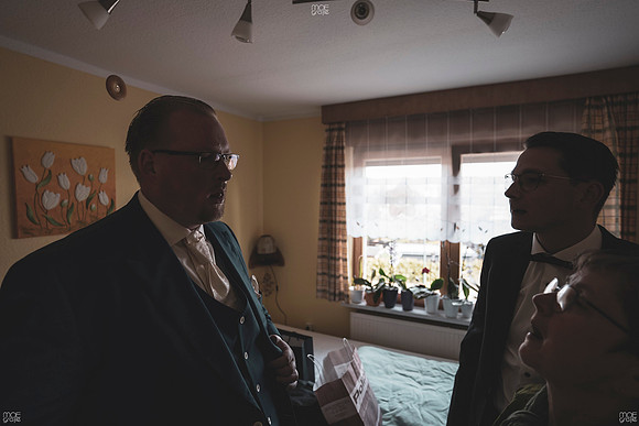 021-hochzeit-sandra-phillip-lwl-getting-ready-Phillip-0726