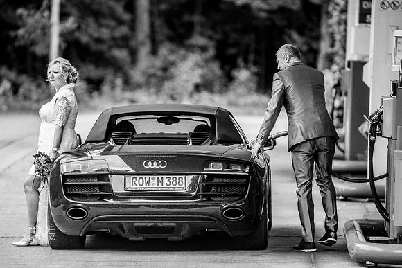 100-hochzeit-daniela-matthias-Set Tankstelle-009