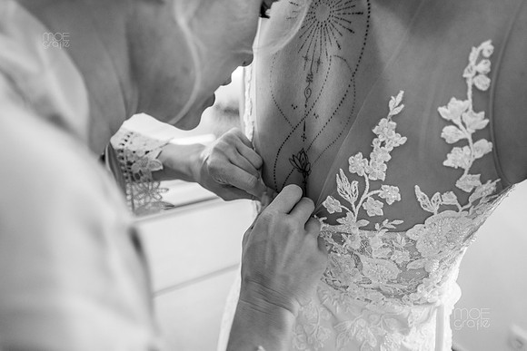 065-madelaine-robert-getting ready Braut-0503