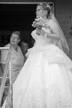 083-anne-andreas-Getting ready Anne-077