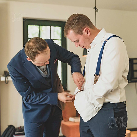 083-ellen-lars-getting ready Bräutigam-0085