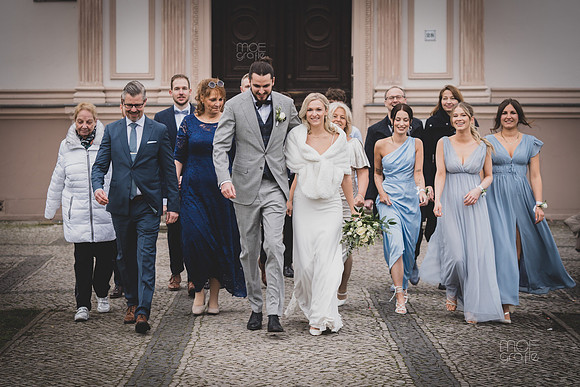 018-hochzeit-tamara-erik-Gruppenfoto-Standesamt-0074