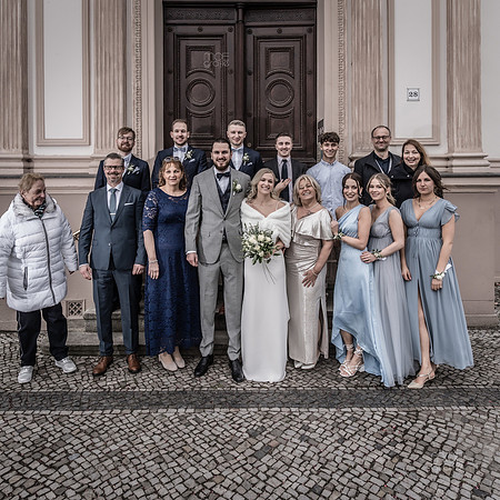018-hochzeit-tamara-erik-Gruppenfoto-Standesamt-0597
